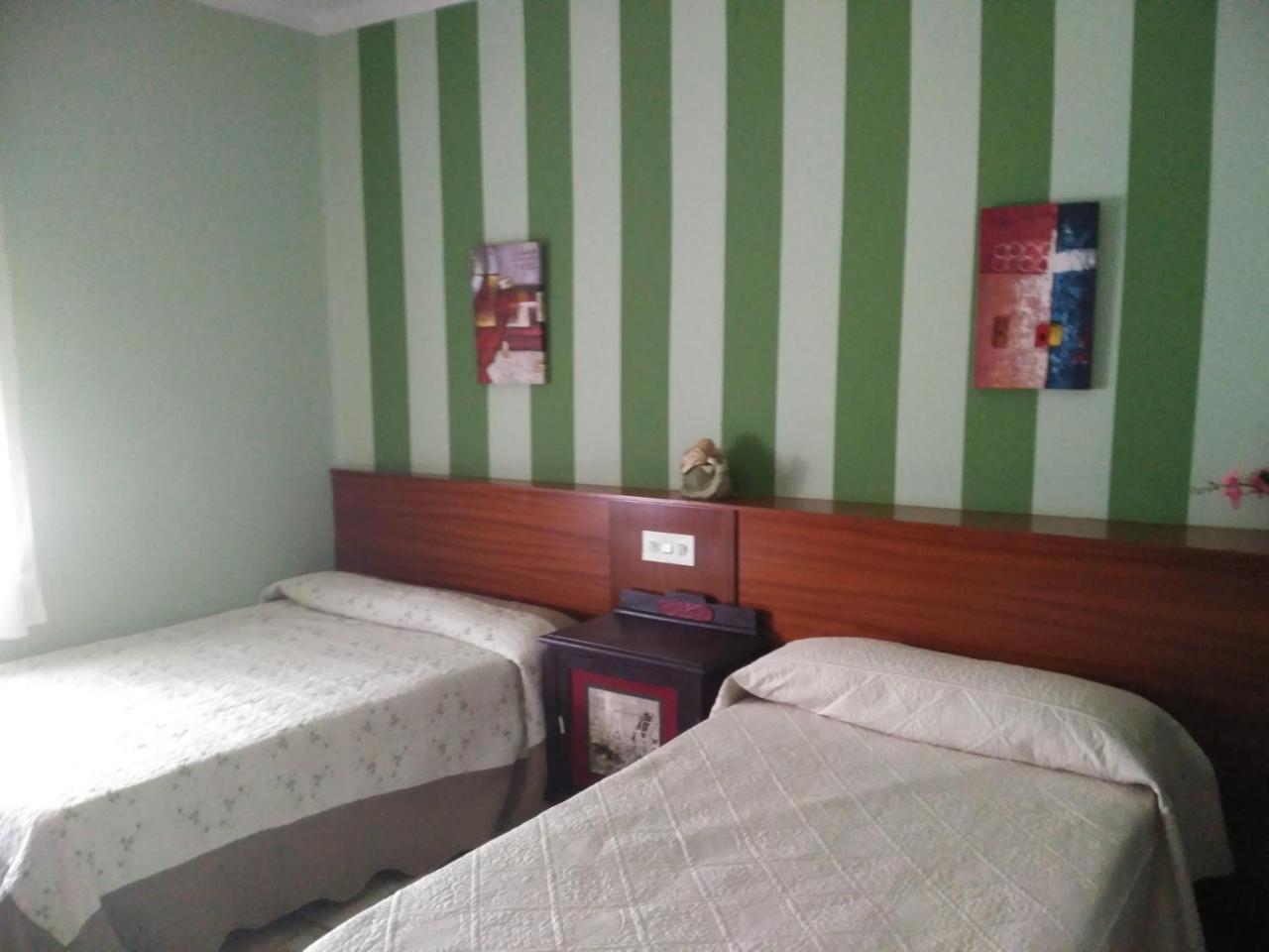 Hostal Restaurante Milan II ซาน เคลเมนเต ภายนอก รูปภาพ